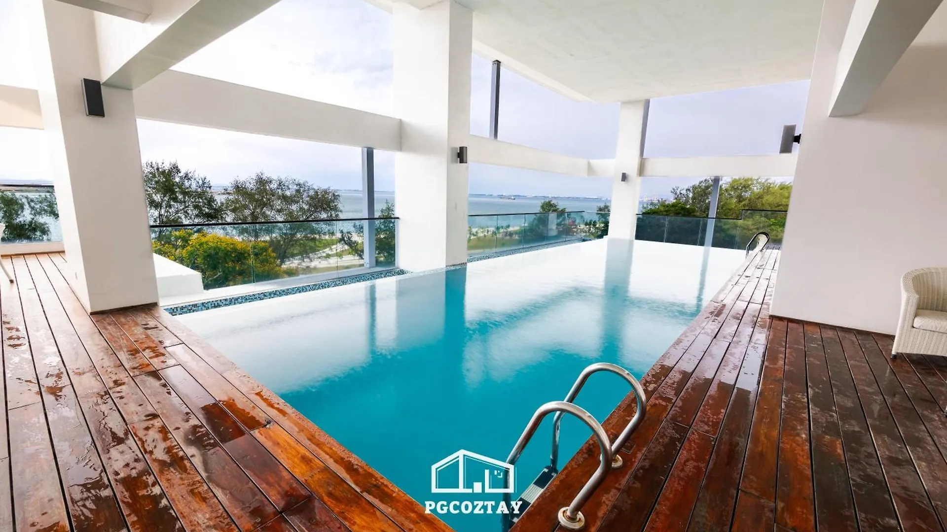 Sunrise Gurney #Seaview #Gurneydrive #Familystay George Town Apartment